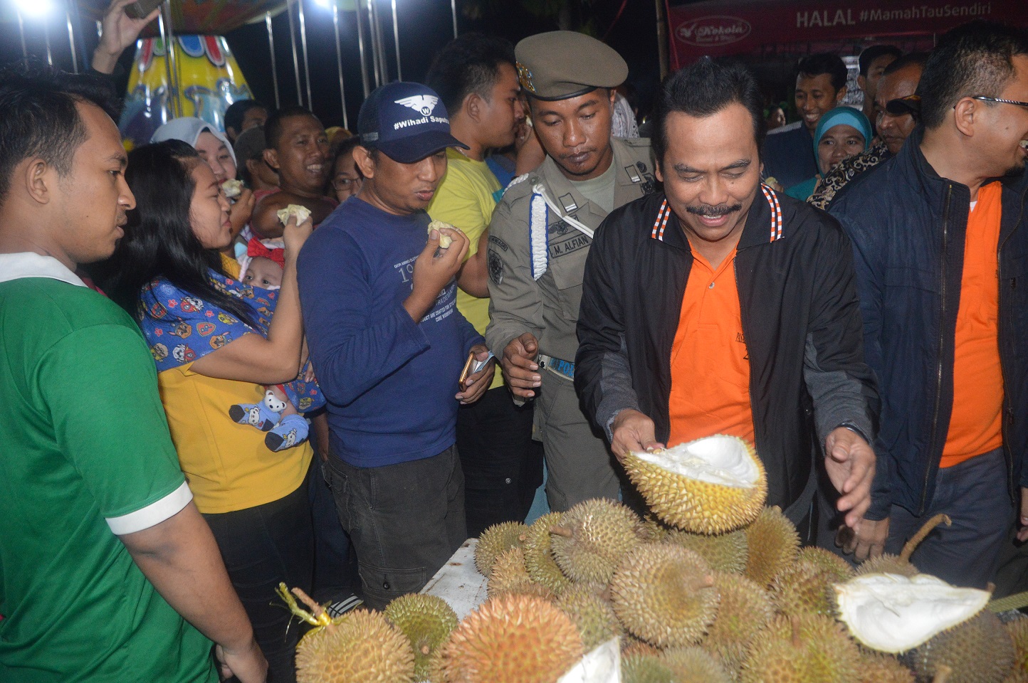 Festival Pasar Rakyat Dan Festival Durian Di Gresik Diserbu Ribuan Masyarakat
